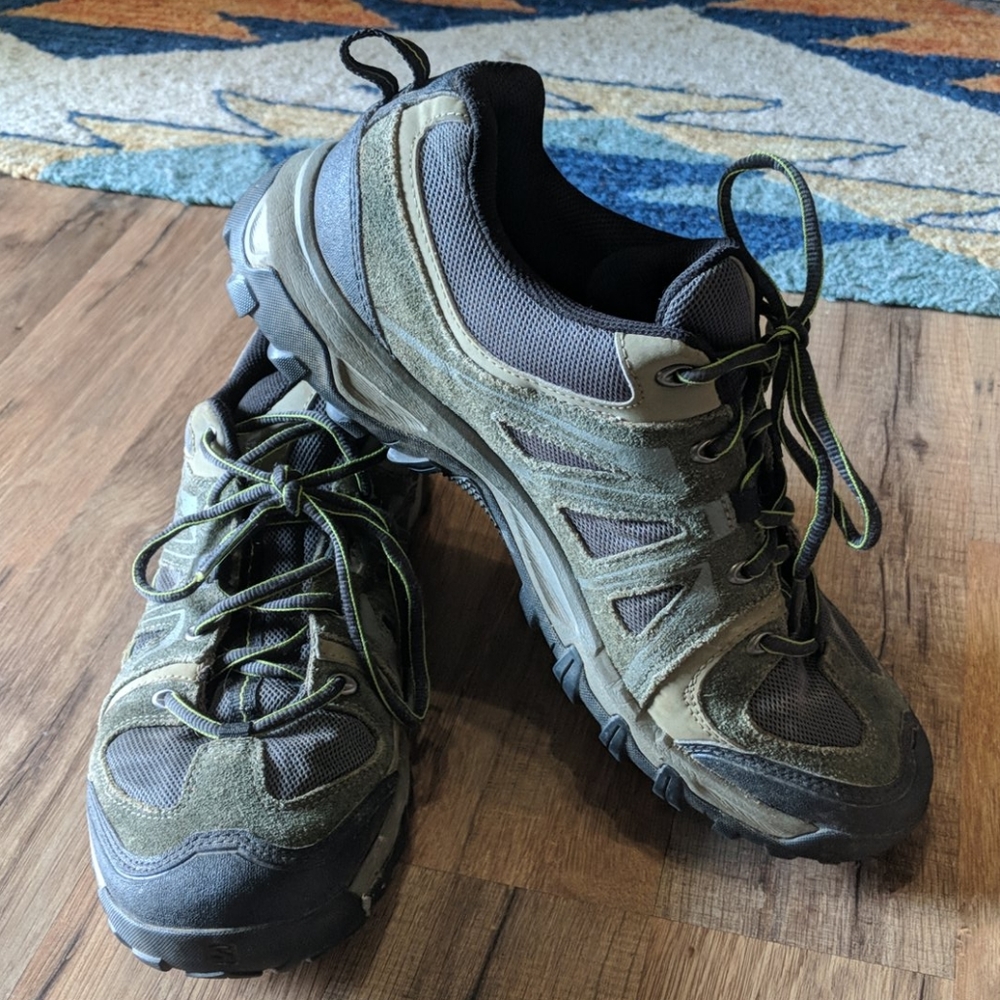 Men's Salomon hiking shoe